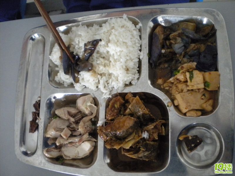 来比比单位食堂的菜,国有大中型企业的食堂的