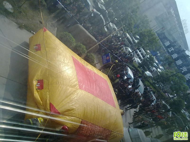 汽车城易构商务酒店跳楼直播 补充版-草根消息