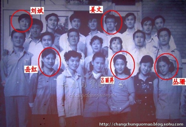【1 】姜文吕丽萍26年前的中戏毕业照曝光 看