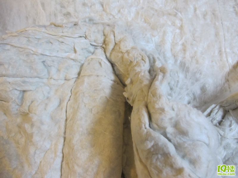 无良富安娜,蚕丝被里居然80%是棉花,还是上市