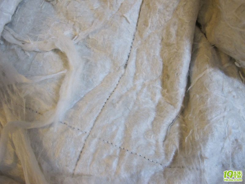 无良富安娜,蚕丝被里居然80%是棉花,还是上市