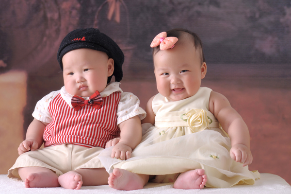 我的龙凤胎宝贝谢汪瑶和谢汪远的百日照-宝宝