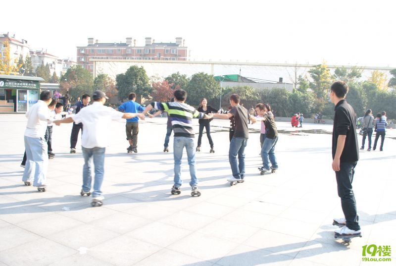 西城广场,跑酷与漂移板的朋友们一起玩-2S pa