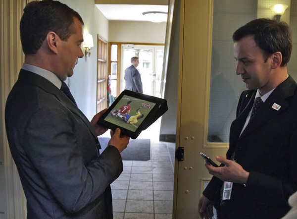 俄罗斯总统看南非世界杯 信号居然来自CCTV-