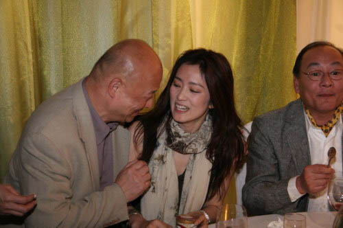 组图:女星被男人偷窥揩油的尴尬瞬间-明星-养眼搞笑-杭州19楼