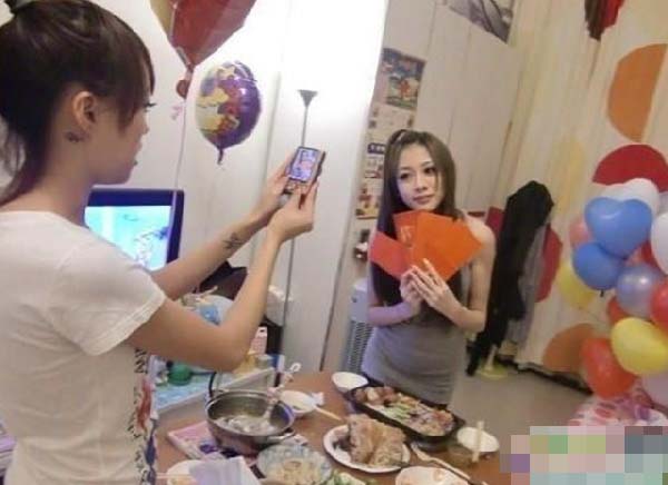 姐<em>穿</em>的就是<em>睡衣</em>!90后美女大学生开派对-大学生
