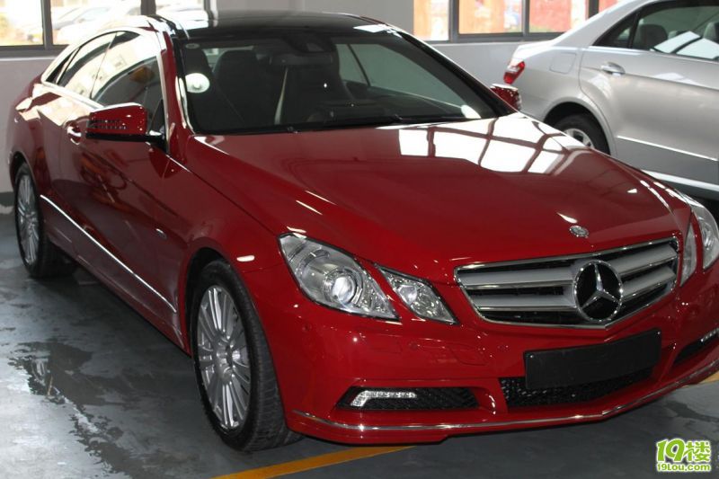 E260红色单门轿跑