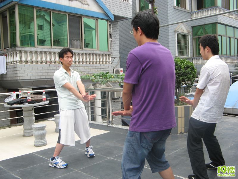 请问下杭州哪里可以系统的学咏春拳的?-结伴健