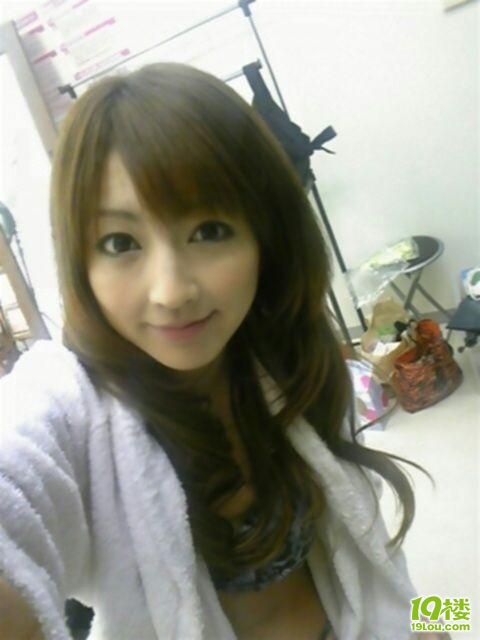 车手韩寒最爱的女人 松岛枫生活照(图)-拉风大