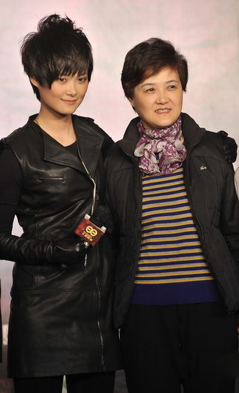 李宇春千万身价续约天娱 龙丹妮送北京豪宅-八