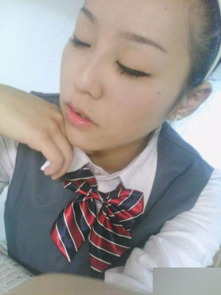 24歲移動(dòng)客服小女 誰(shuí)說(shuō)聲音甜美的女生都是丑女