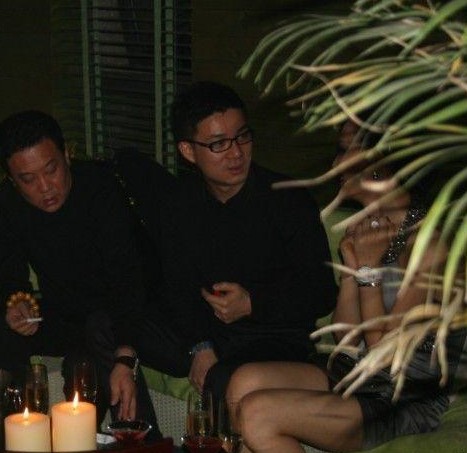 偷拍到小S<em>老公</em>许雅钧夜店<em>泡妹</em>照 有图有真相!