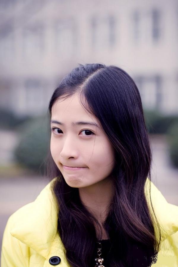 (图)闺房照PK学生装 浙大校花和浙江传媒学院