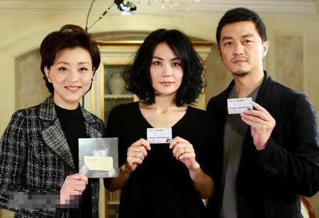李亚鹏夫妇做客杨澜访谈录 曝王菲是家中小妹