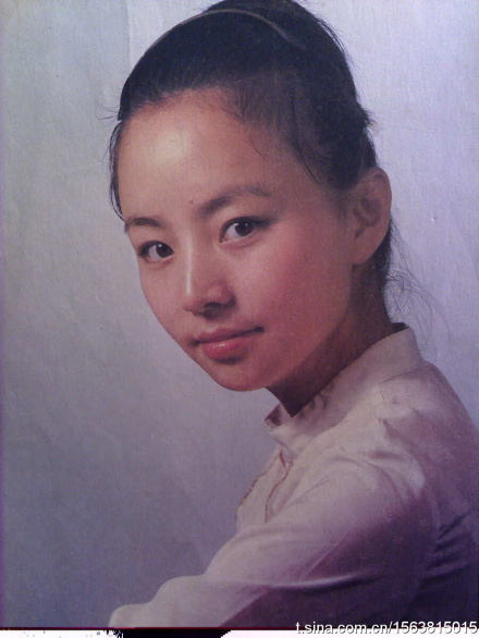 (转帖)宋丹丹曝20年前照片 如花似玉惊艳微博-