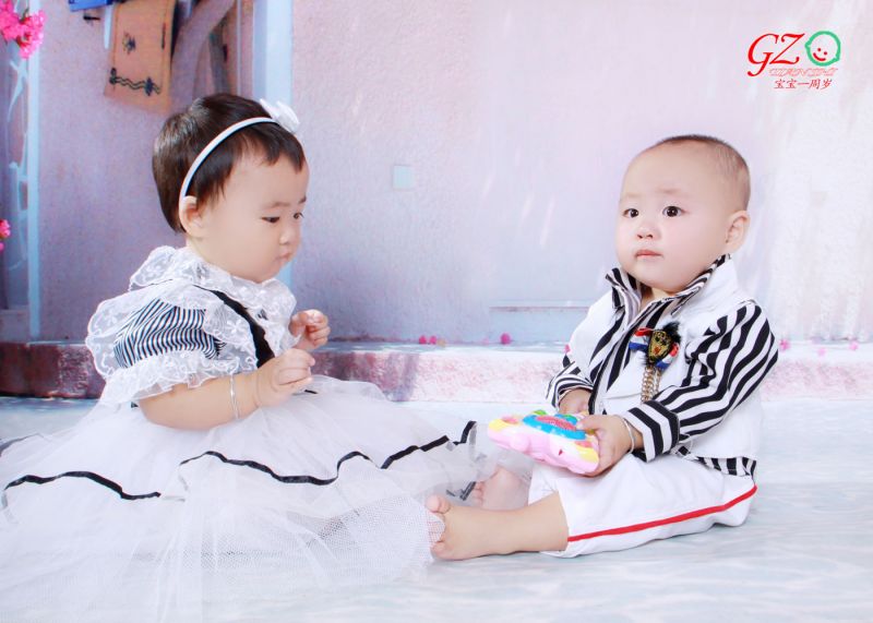 超可爱龙凤胎宝宝来报到了