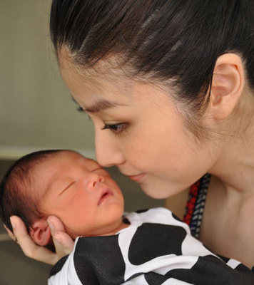 38岁陈慧琳证怀双胞胎3个月 胎儿性别暂未知-