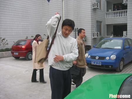 曝前国奥队员包养小三豪车被砸 高明:我保持沉