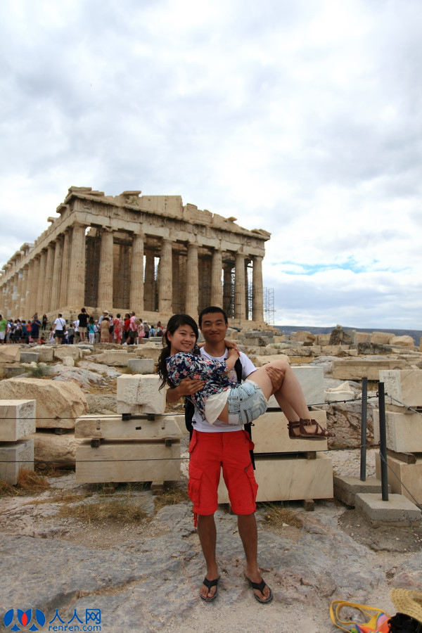 公主抱哥走红网络,有一个男人是这样爱他的女