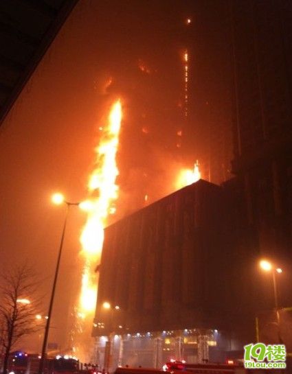 沈阳一五星级酒店发生大火-草根消息-杭州19楼