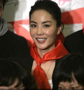 王菲微博开嗓大唱《忐忑》 被疑做广告植入-八