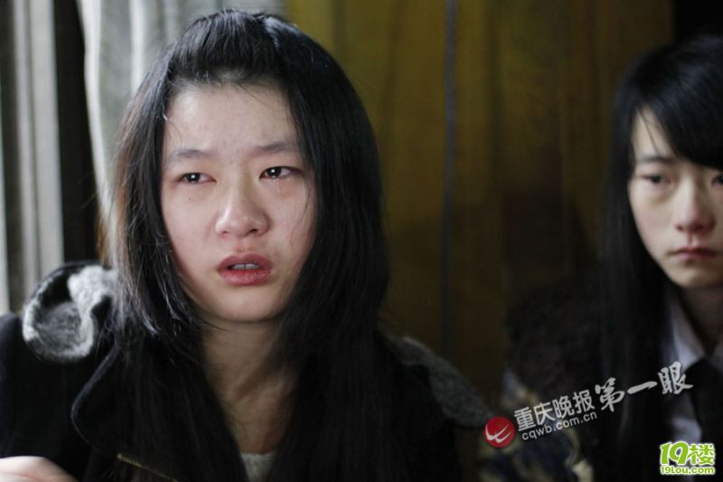 15岁双胞胎<em>姐妹花</em>为生计辍学拍戏专演路人甲