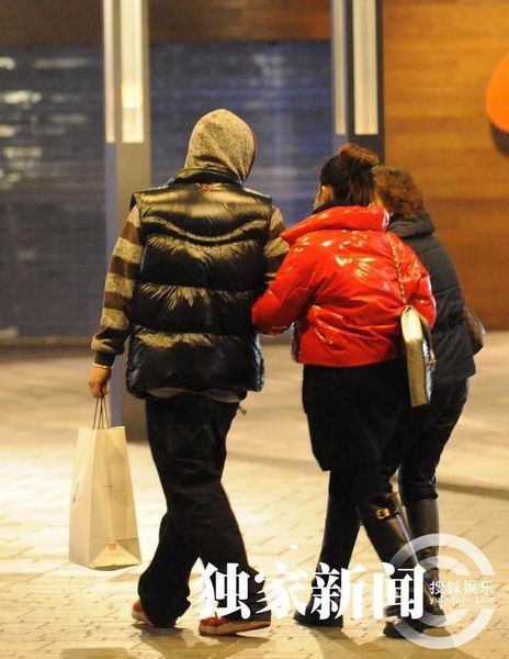 释小龙何洁地下情曝光 合作拍戏暗生情愫-八卦