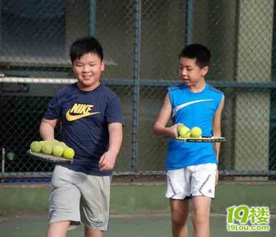 良渚文化村免费教小孩子打网球了,欢迎父母带