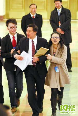 实拍两会记者请部长(组图)-早知道-杭州19楼