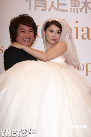 康康5月27日结婚将设宴百桌 拍婚纱照吻未婚妻