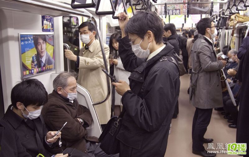东京核辐射超量20倍 市民戴口罩挤地铁(高清图