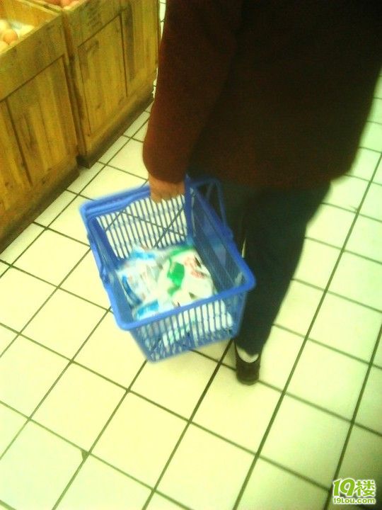 【十五图】实拍世纪联华运河广场店抢购盐!盐