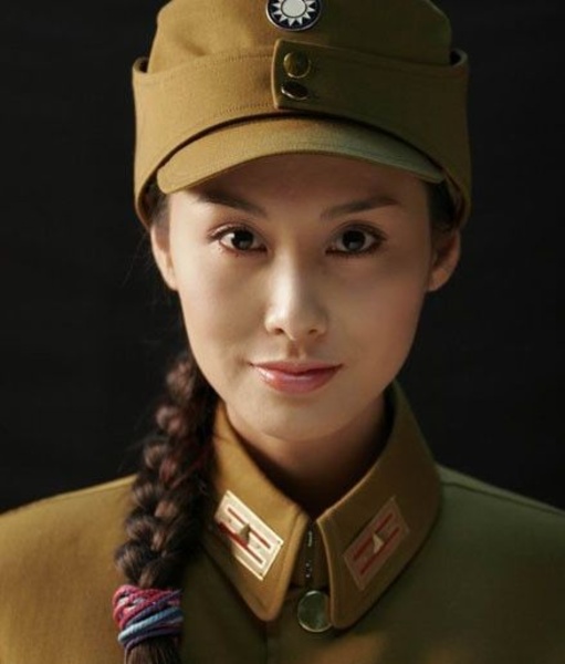 林志玲袁立娇柔女星军装造型 谁最惹人怜
