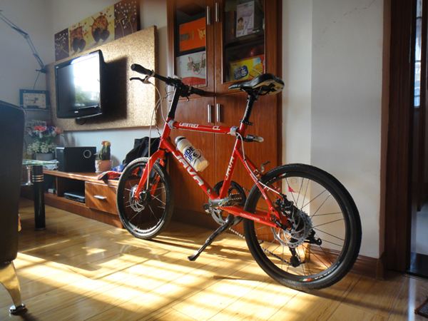 正凯店9.99新红色JAVA小轮车带发票带保修转