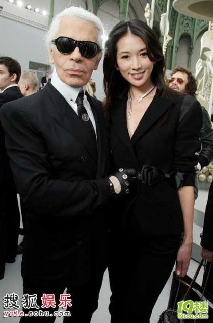 当凯撒大帝Karl Lagerfeld遇上中国女明星~-口