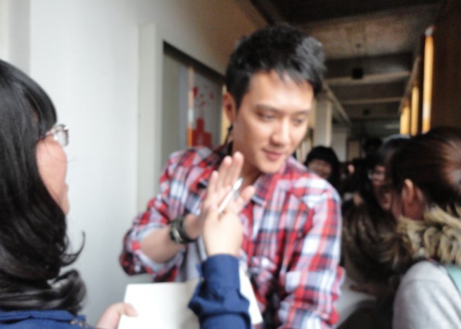 杨幂和冯绍峰来我们学校了~!嘎嘎-八卦田-杭州