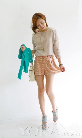 高调色彩混搭亲肤针织 迷情春日新印象-咖啡大