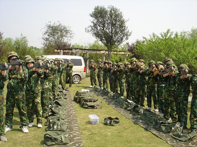 杭州哪里可以适合团队开会和吃饭的场所,急~-