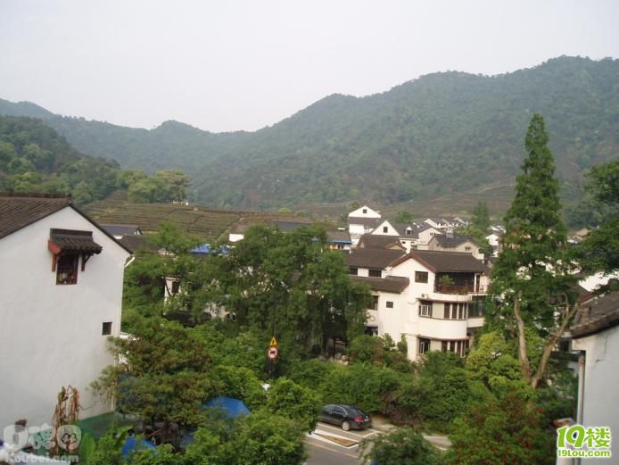 杭州哪里可以适合团队开会和吃饭的场所,急~-