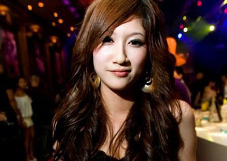 曝艺校老师教女学生用乳房做洗面奶-大学生