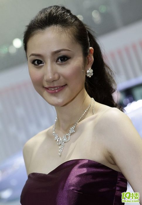上海车展性感车模 S型美女展妖娆美-转贴之王