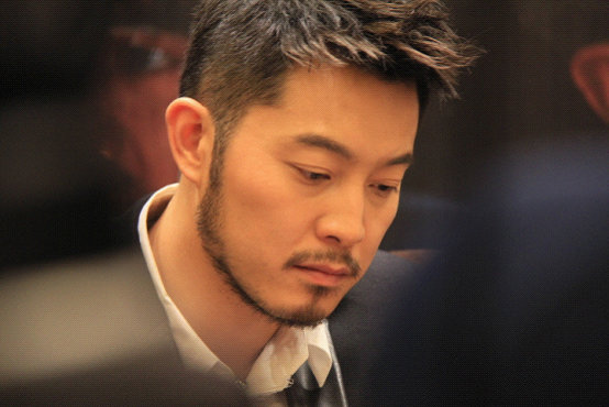 准爸爸沙溢眼神忧郁造型敢称\ 犀利帝\ -八卦田