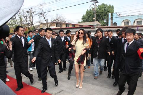 惊爆赵薇获天雅珠宝城赠送800万高价珠宝!(冒