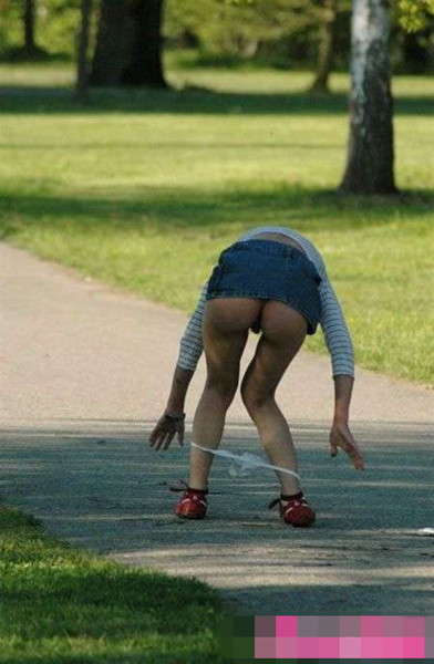 【天天转帖】扒衣党现身 遭殃美女.-情感沙龙-