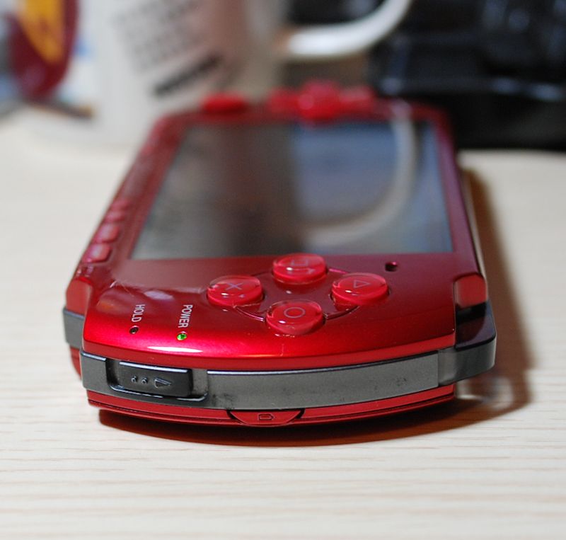 出售PSP3000 艳光红 9成新 有多图(由于已预定