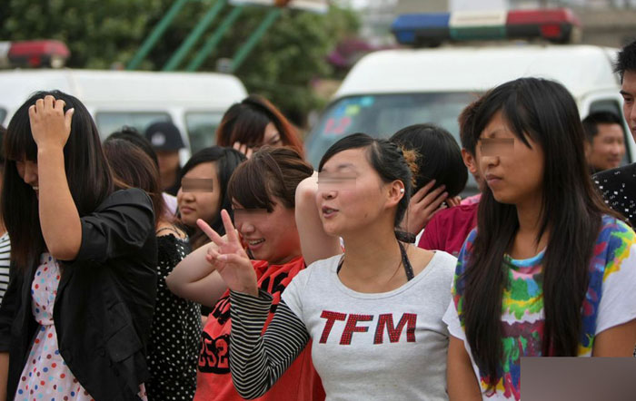 特大傳銷案被破獲 抓捕現(xiàn)場成員發(fā)笑(圖)