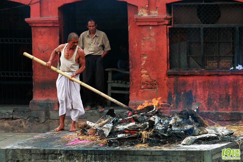 儿童不宜--图记尼泊尔烧尸庙