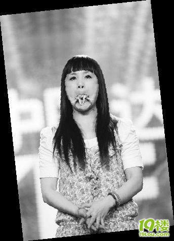 美女耍獠牙吓坏观众猪蹄哥唱起忧伤之歌-转