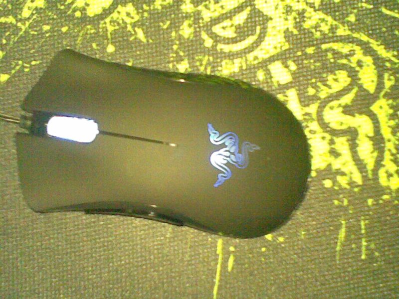 出售 雷蛇炼狱蝰蛇鼠标和重装甲虫鼠标垫一套