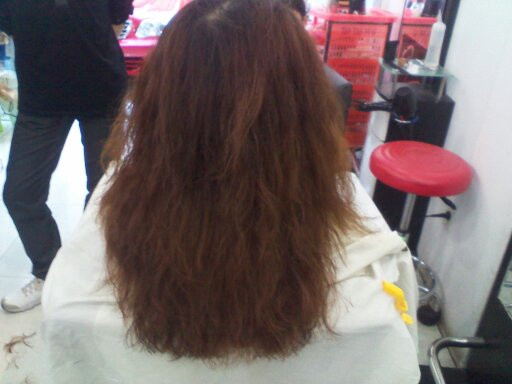 <em>头发</em>整头烫<em>焦</em>现在神奇的活了(照片对比)-发型-